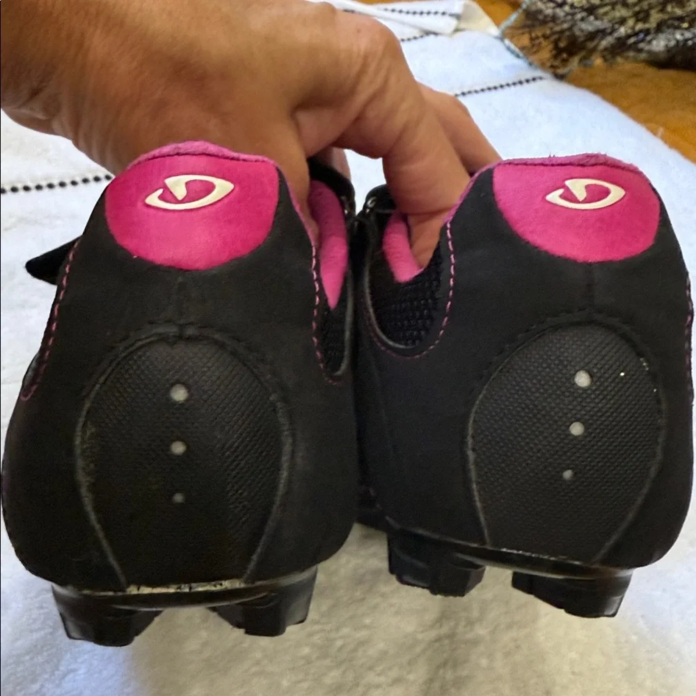 Giro Black and Pink Cycling Shoes with Velcro Straps sz 9 - Picture 5 of 5